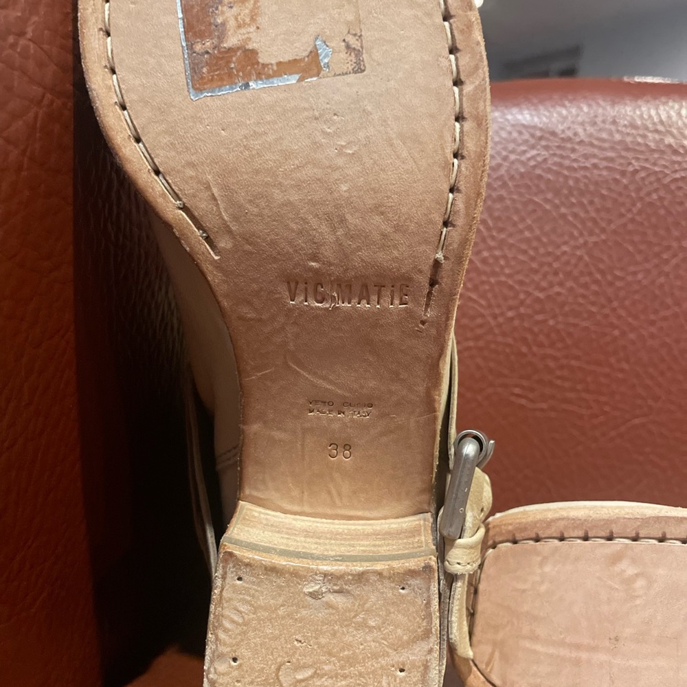 Tan boots - Picture 6 of 8